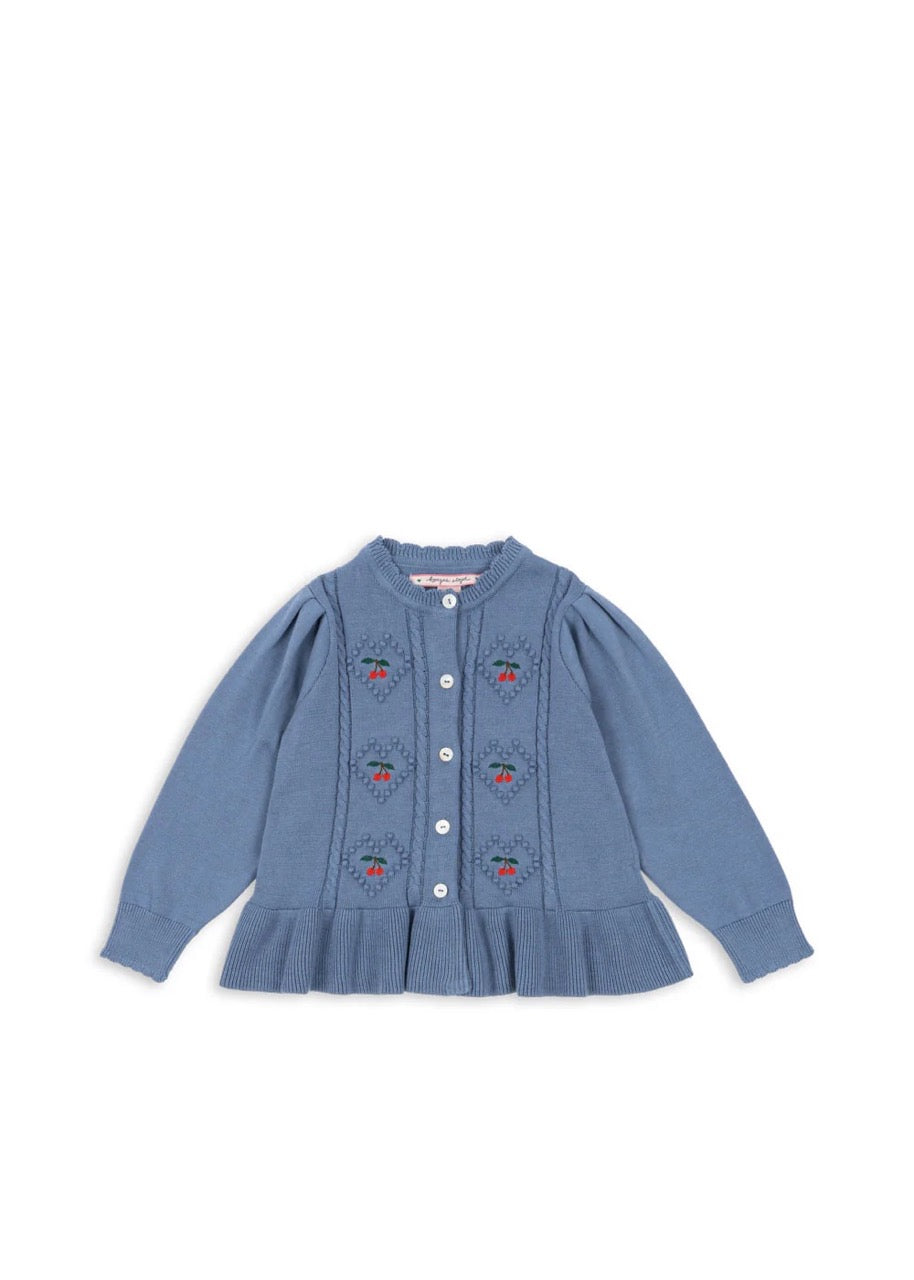 Konges Sløjd - Soleil Cardigan GOTS - Country Blue 
Blue cardigan with embroidered details on a white background